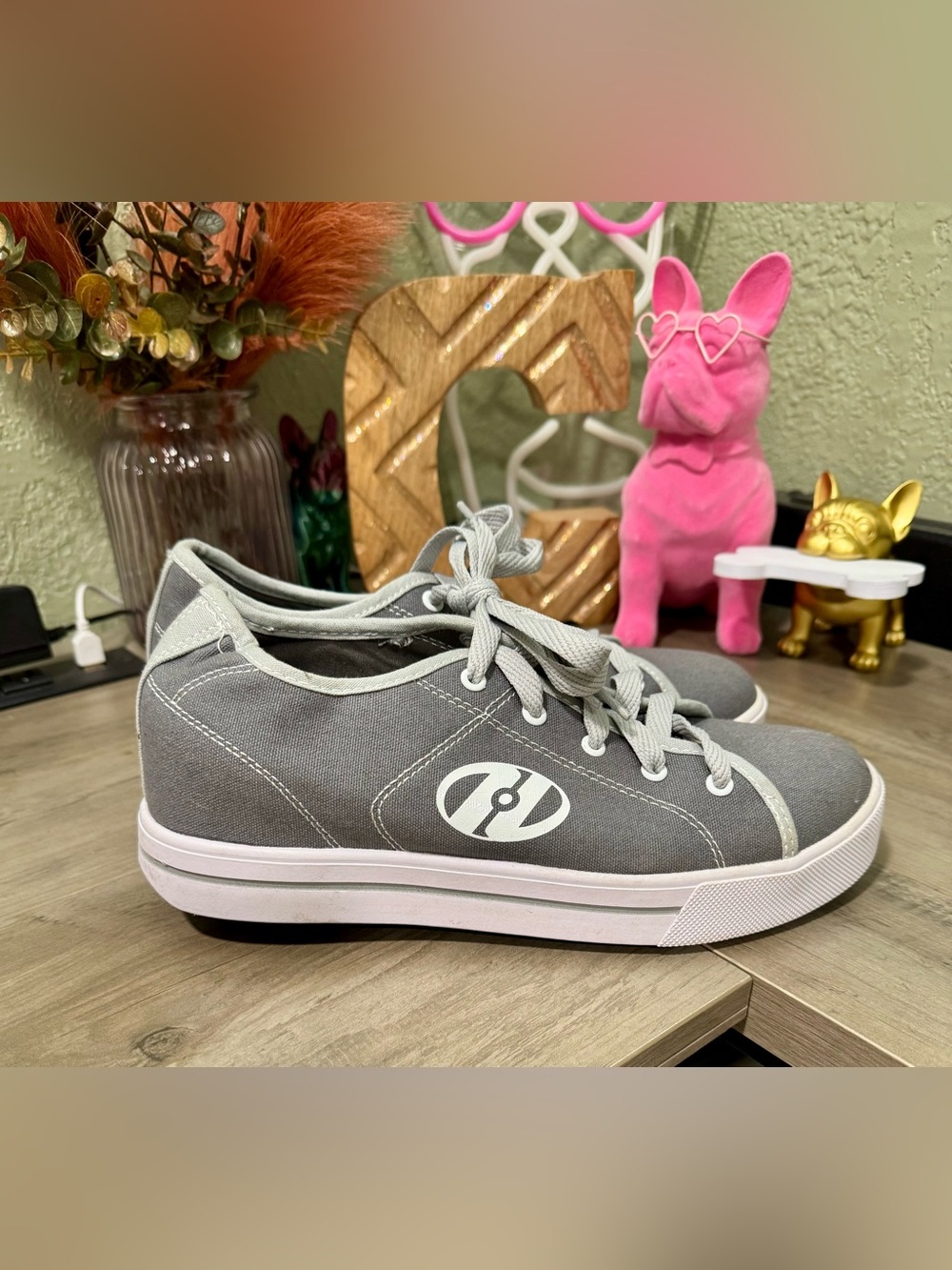 Heelys Gray Canvas Low-Top Lace-Up Sneakers size 7